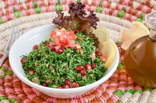 How to Prepare an Authentic Lebanese Tabouleh with Fresh Herbs?